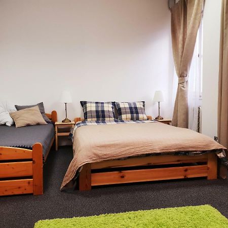 Quiet Courtyard Apartment Prague Extérieur photo