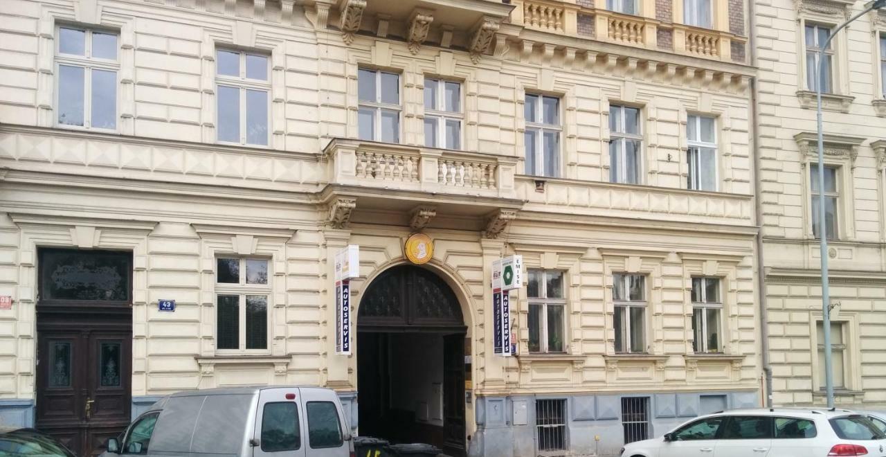 Quiet Courtyard Apartment Prague Extérieur photo