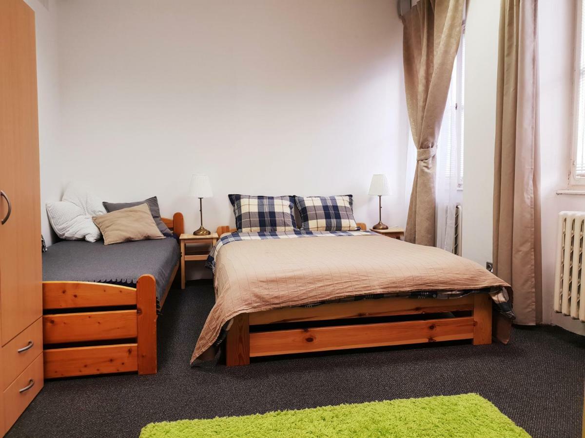 Quiet Courtyard Apartment Prague Extérieur photo